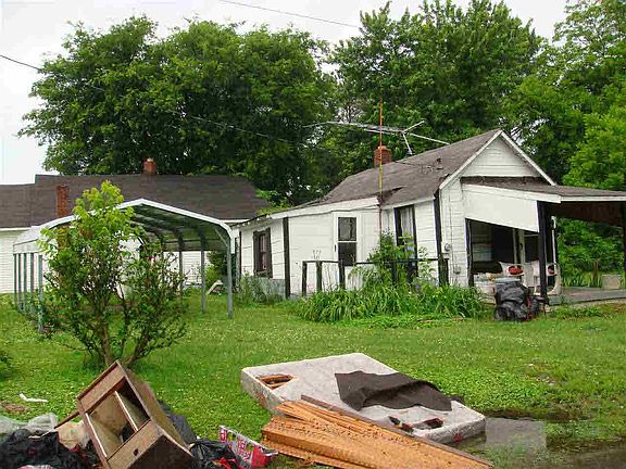 3rd image of 903 Pillow Ave