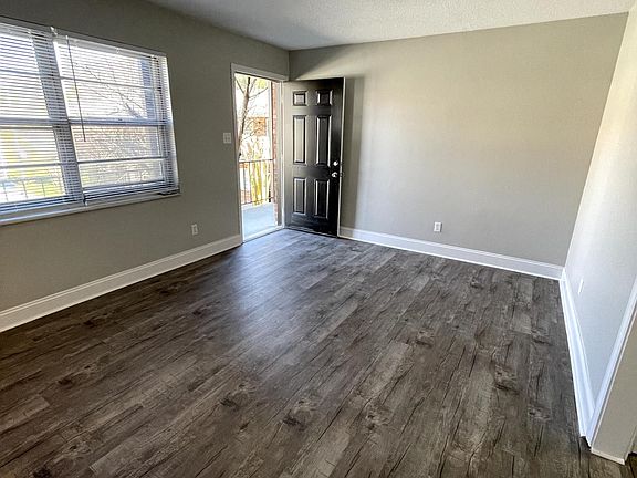 2nd image of 2000 Dutch Valley Dr #1-26