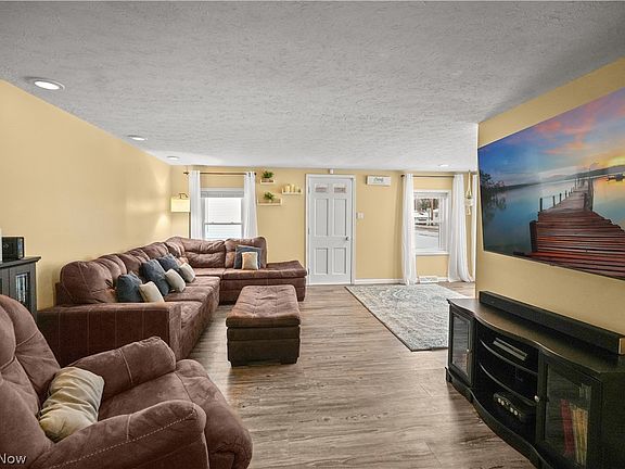 3rd image of 579 West St