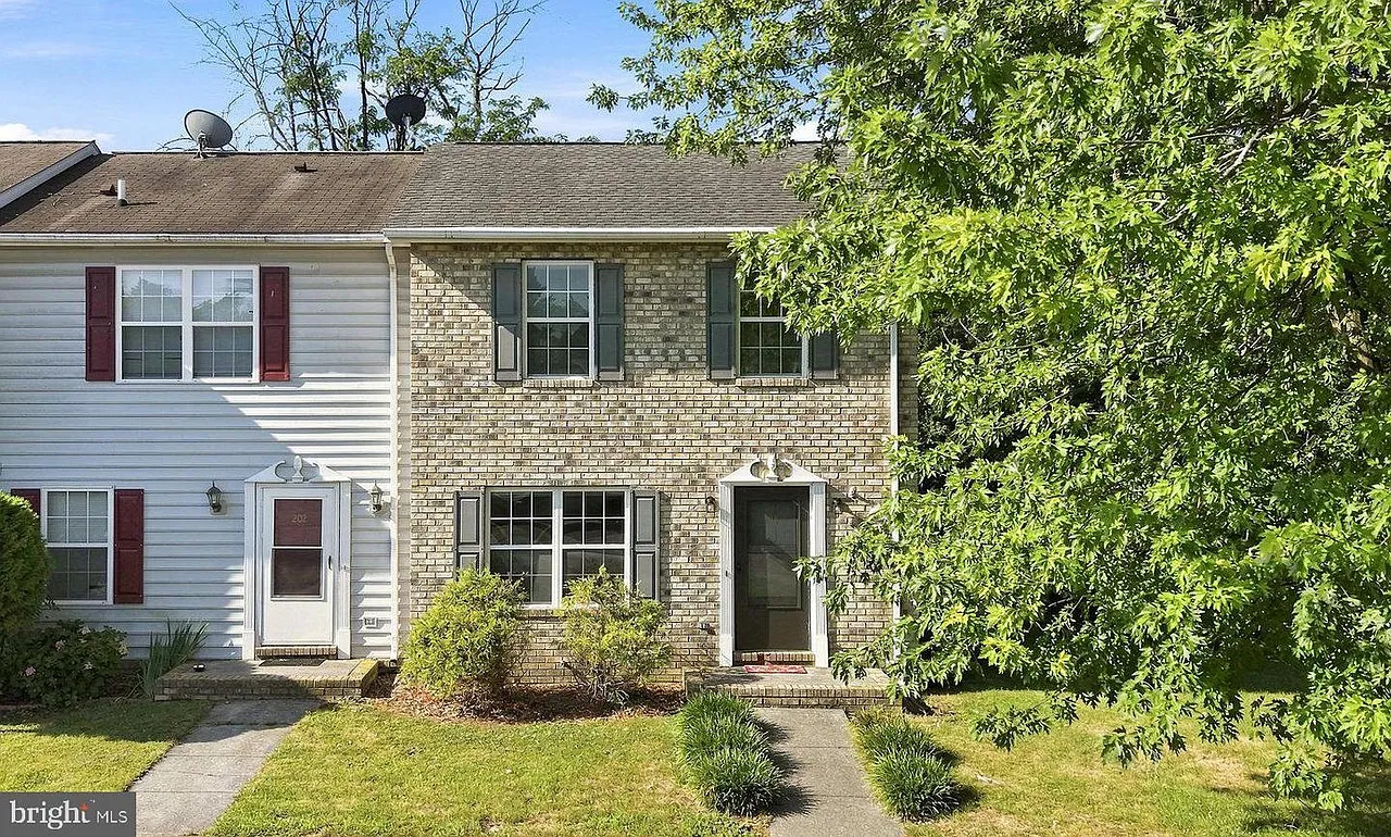 3 bed, 1.5 bath, 1120 sqft, $1,750 — Photo 1