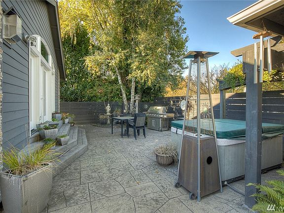 4th image of 3402 Woodside Ct NE