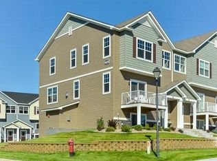 9620 Independence Cir UNIT 4, Chanhassen, MN 55317