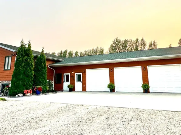 37165 220th St, Roseau, MN 56751