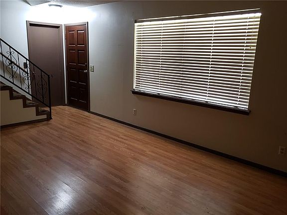 3rd image of 3913 Overland Dr