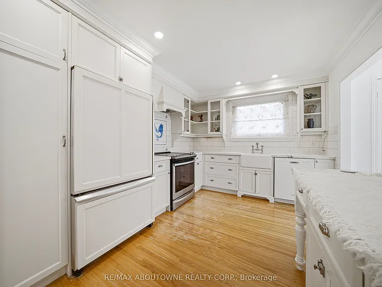 481 Anthony Dr — Photo 9