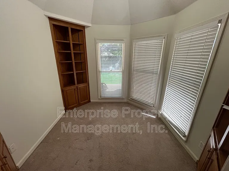 6700 N Kirby Oaks Cv — Photo 28