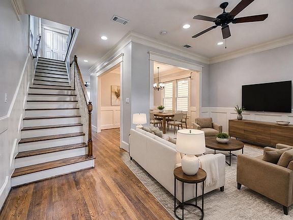 3rd image of 426 W 25th St