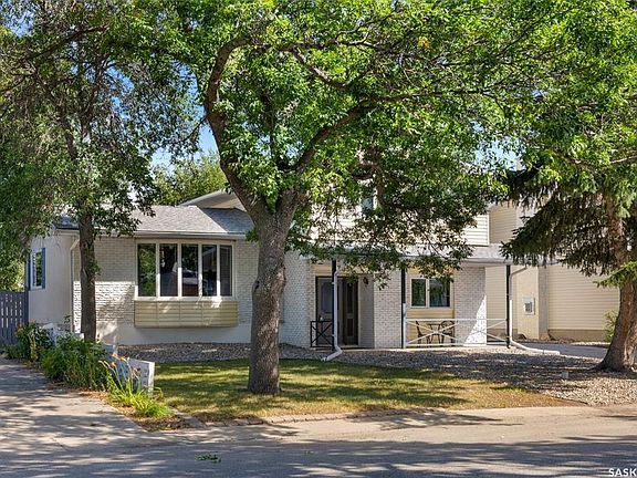 2nd image of 305 Hanley CRESCENT