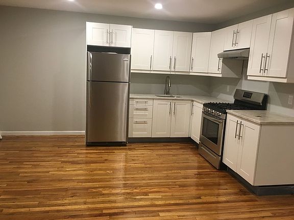 5th image of 2805 Newtown Ave
