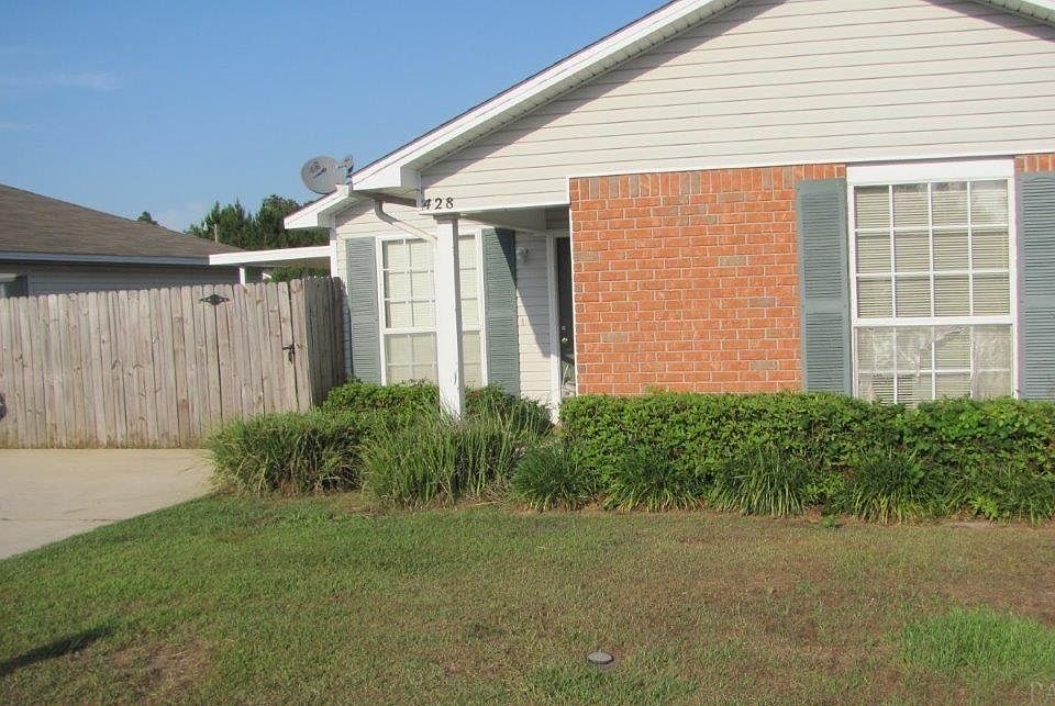 1st image of 428 Pine Crescent Way