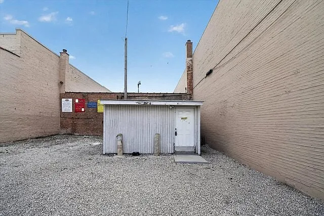 607 W Roosevelt Rd — Photo 62