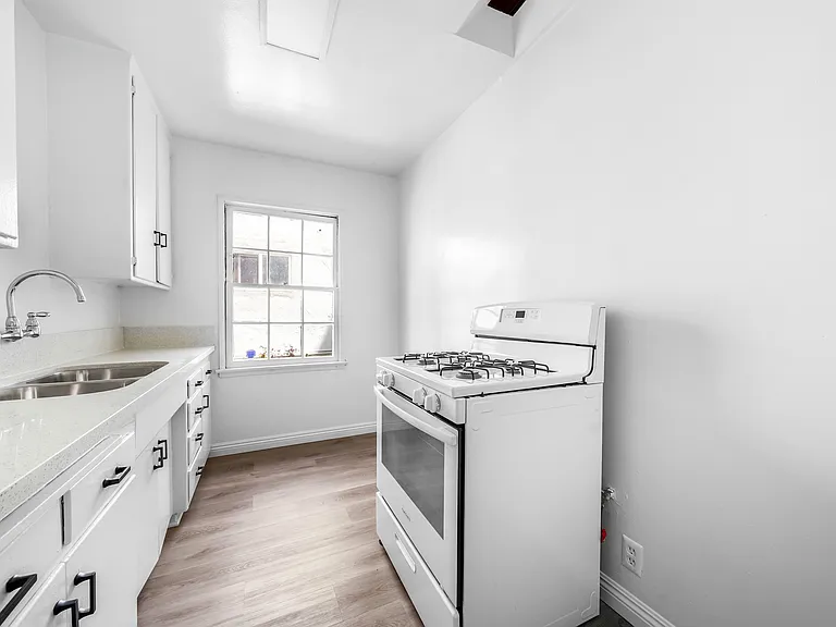 145 S Roxbury Dr #1 — Photo 3
