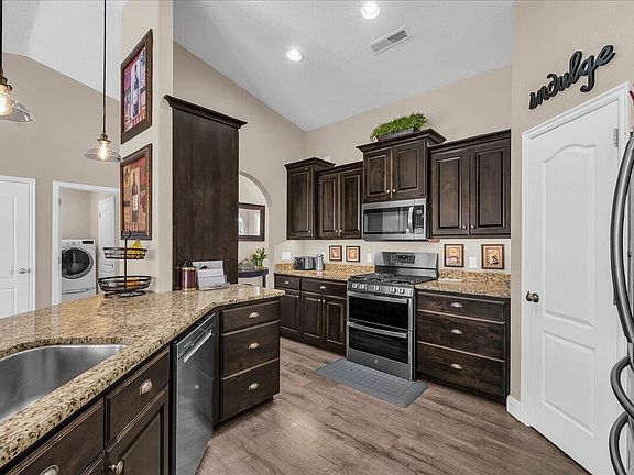 4th image of 2135 Shanna Ln