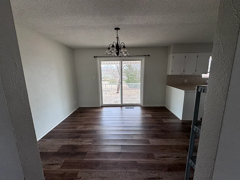 501 Powers St — Photo 12