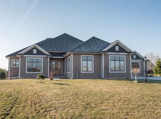 10700 N Whitetail Ct, Thiensville, WI 53092