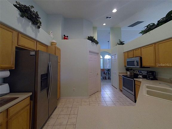 3rd image of 16150 Palmetto Hill St