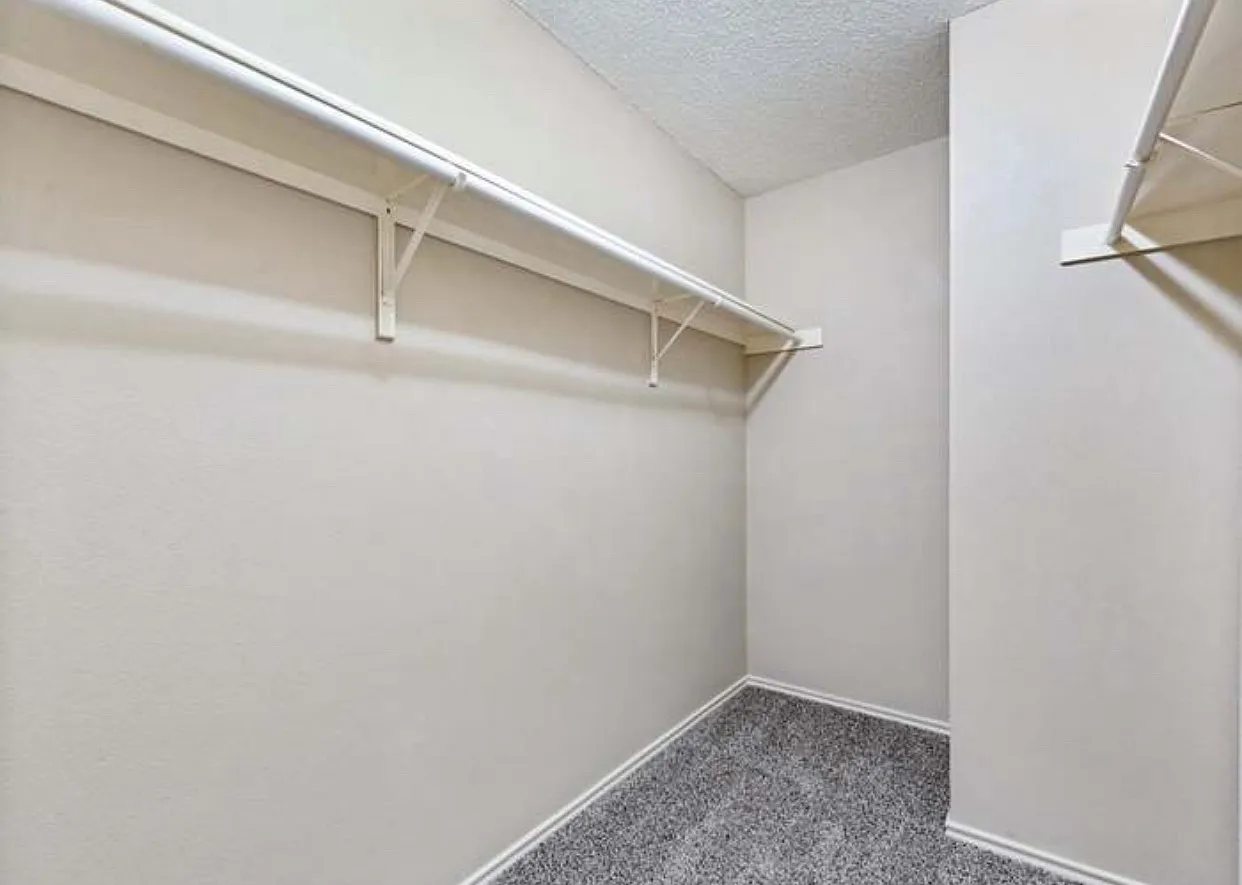3 bed, 2.5 bath, 1909 sqft, $1,695 — Photo 2