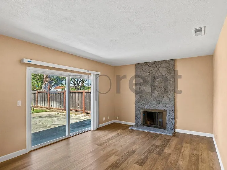 23 Cedar Way — Photo 8