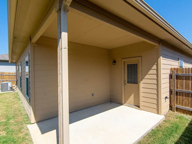 649 Donegal Ln — Photo 28