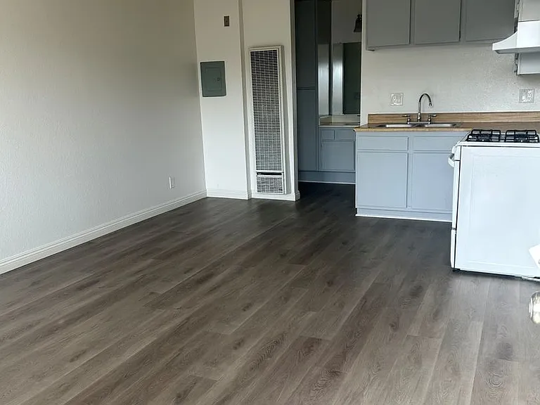 Lake Street Apartments — Photo 6