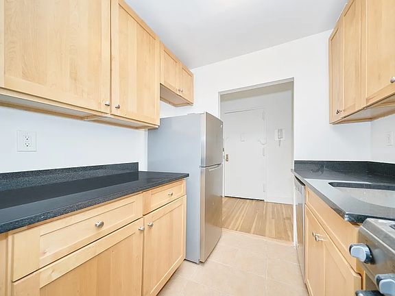 4th image of 31 E 31st St APT 9F
