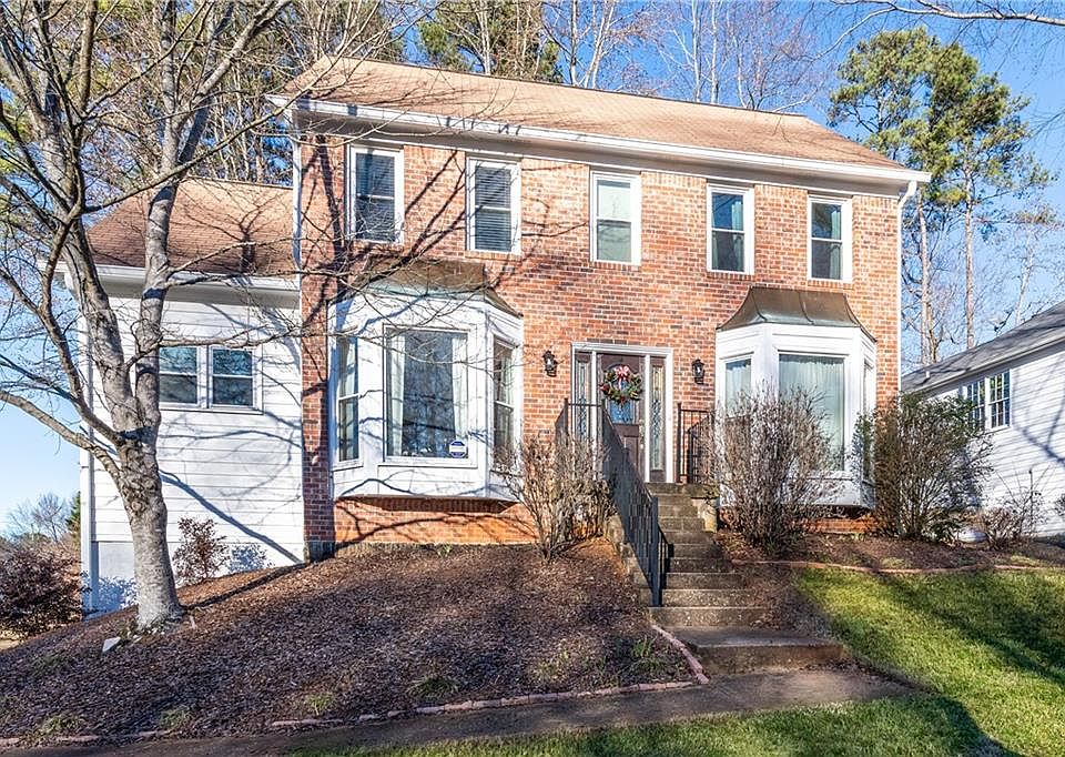 1st image of 900 Litchfield Pl