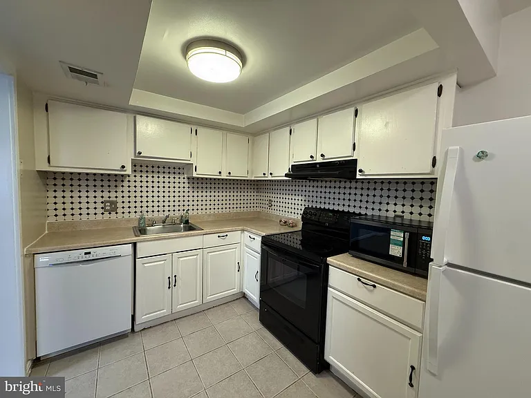 8766 Walutes Cir #D — Photo 3