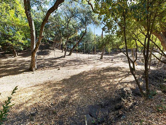 5th image of 822 Acalanes Rd
