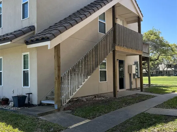 221 Marion Dr APT 107C, Rockport, TX 78382