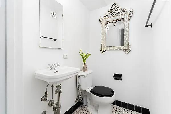 Sold by Douglas Elliman | media 15