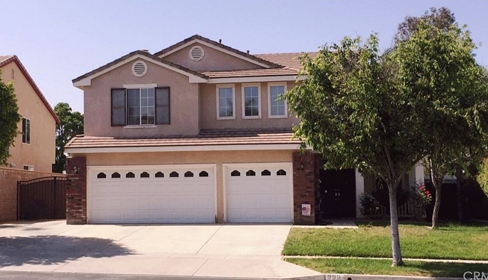 1st image of 999 Riverbend Cir