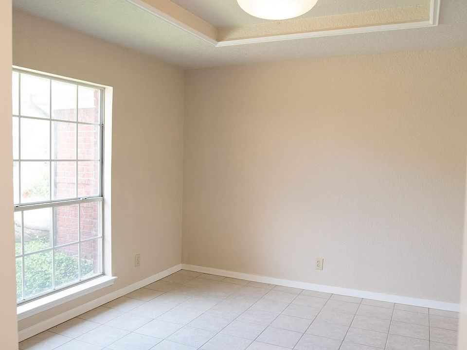 1st image of 302 Brookway Dr