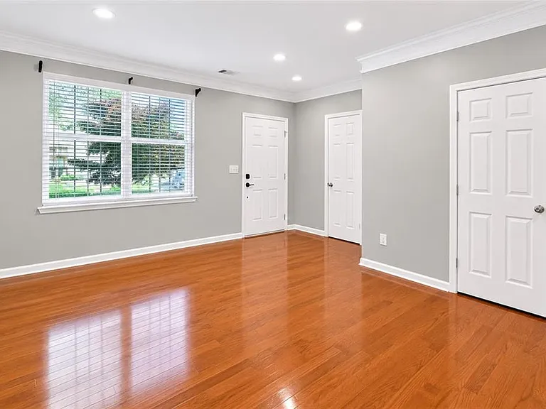 559 Windstone Trl — Photo 2