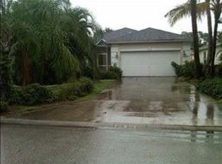 145 Stanhope Cir, Naples, FL 34104