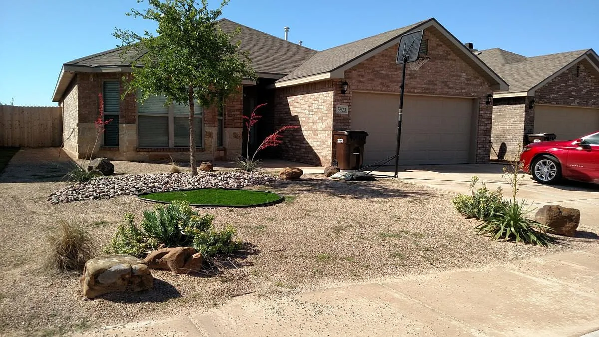 3 bed, 1636 sqft, $2,400 — Photo 1