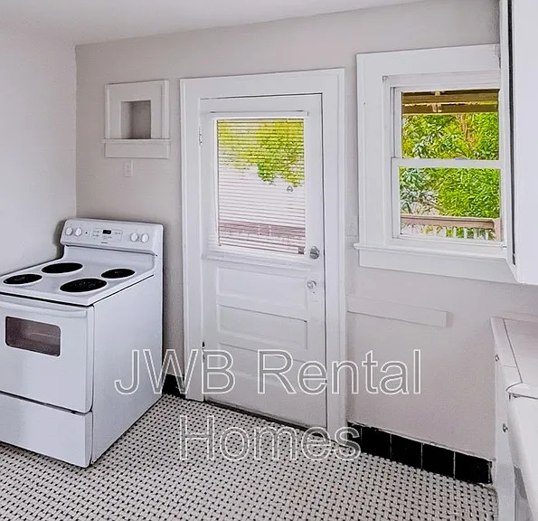 2022 Dellwood Ave #4 — Photo 3