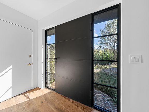 4th image of 15 Atterbury Rd