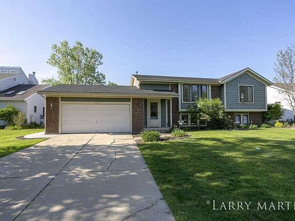 3rd image of 2344 Jamestown Dr SE