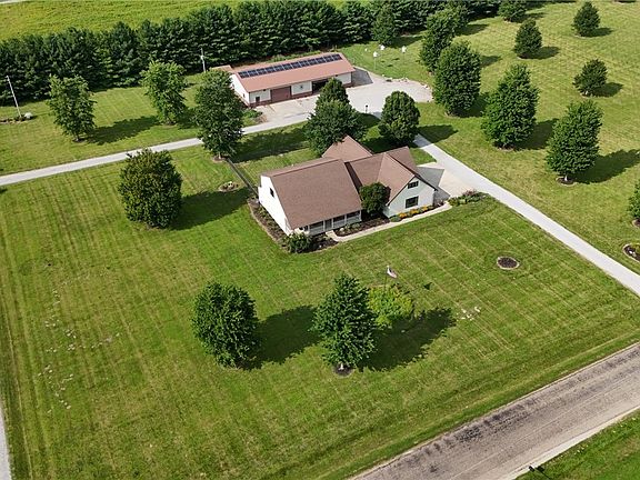 3rd image of 1002 County Road 1125n