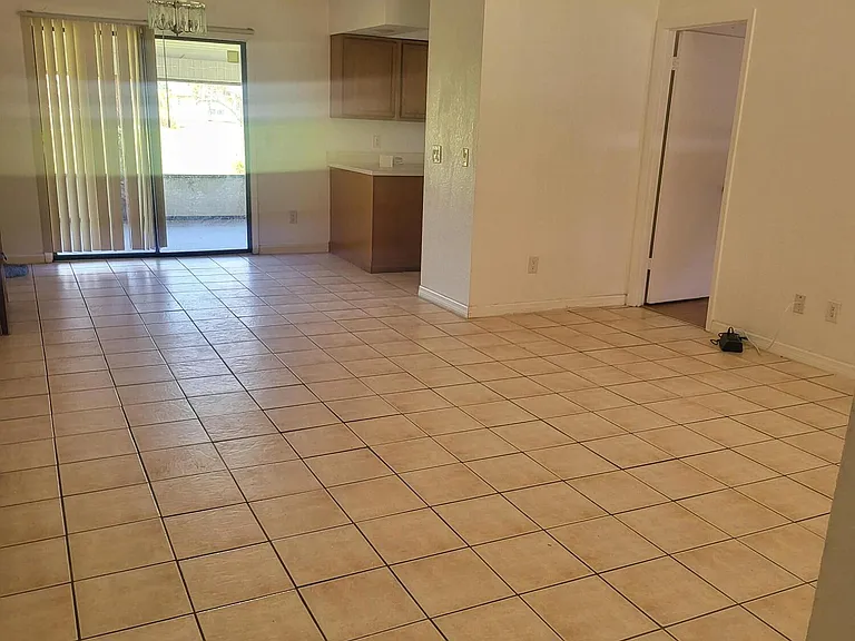 613 SW Pueblo Ter — Photo 2