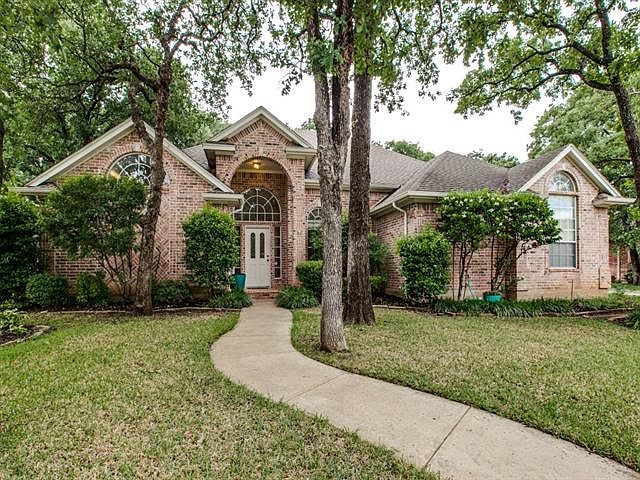 1st image of 806 Magnolia Ct