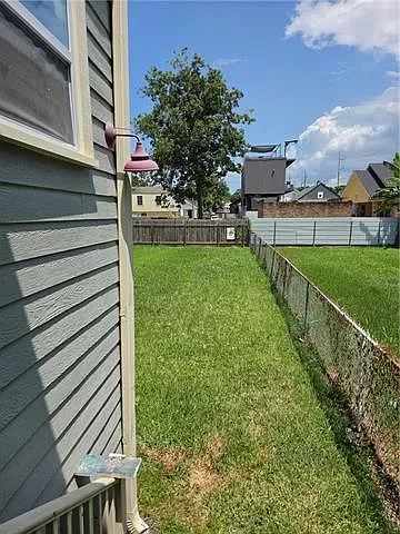 1821 Touro St — Photo 9