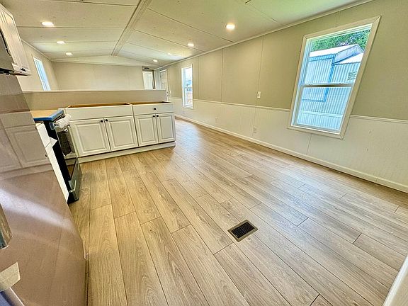 5th image of 340 Norway Dr