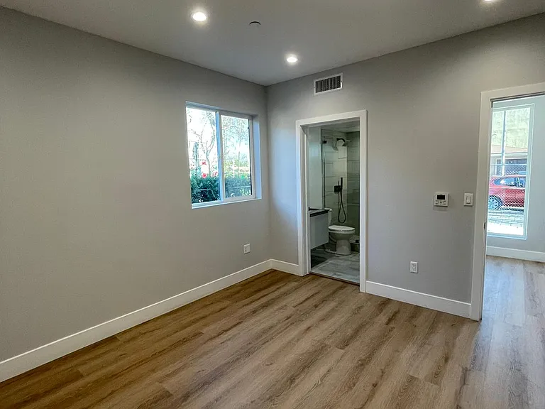 6345 Farmdale Ave #1/2 — Photo 8