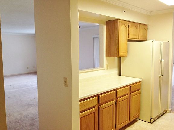 3rd image of 118 Oakbrook Cmns