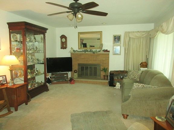 5th image of 312 Southhaven Dr
