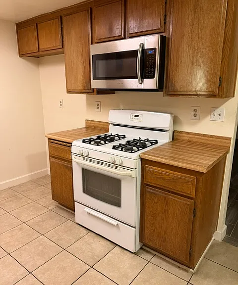 16630 1/2 Chicago Ave — Photo 1