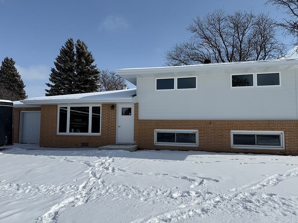 1st image of 301 S Buffalo Bill Ave