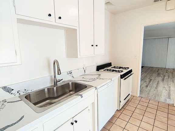 3rd image of 11042 Aqua Vista St #8