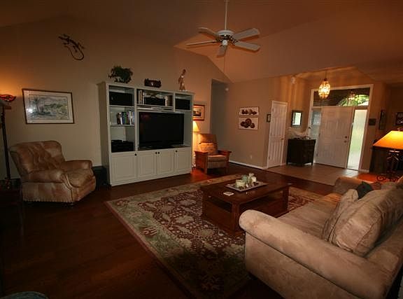 5th image of 353 Columbine St